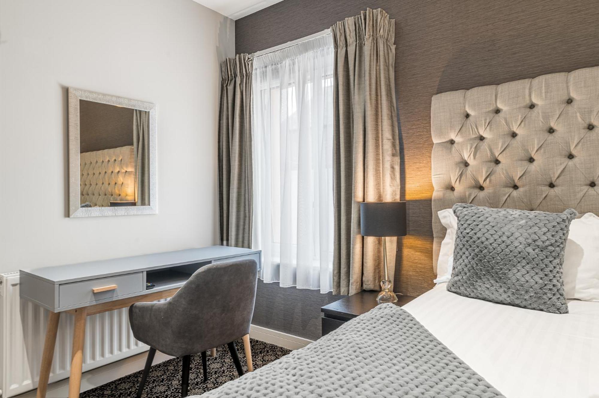 Abbey Apartments Modern Aparthotel For Tourists & Professionals Барроу-ин-Фернесс Экстерьер фото